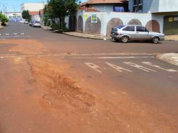 Indicação pede tapa-buracos em rua do Jd. Brasil